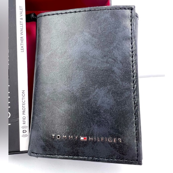TOMMY HILFIGER, BLACK LEATHER, VALET ALSO LEATHER, TRI FOLD, RFID PROTECTION - Picture 2 of 16